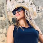 Pour & Pose: Travel Portraits with a Twist of Wine - What Sets This Tour Apart?