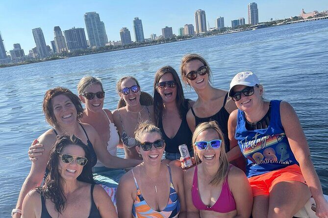 Private Boat: Island Cruise and Dolphins