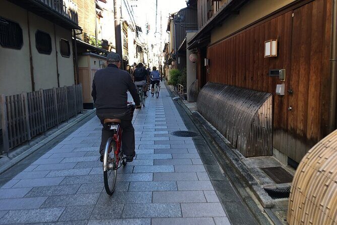 Private Cycling Tour by e-bike (AM; with an authorized guide) - Who Will Love This Tour?