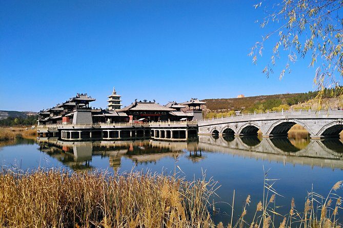 Private Day Tour to Yungang Grottoes and Hanging Temple with Lunch from Datong
