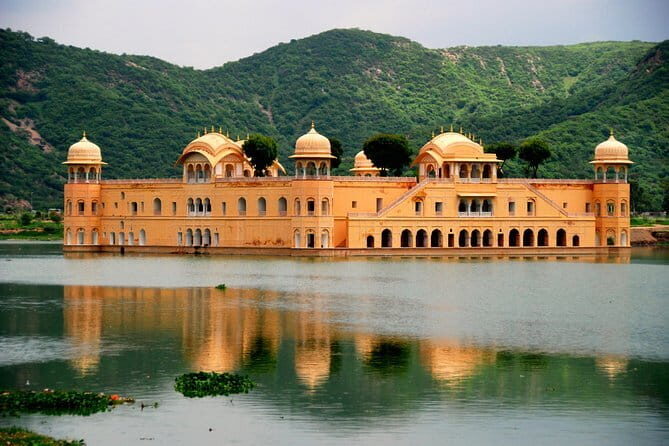 Private Day Trip to Jaipur from Delhi Amber Fort City Place and Hawa Mahal - A Tasty Break: Lunch in Jaipur