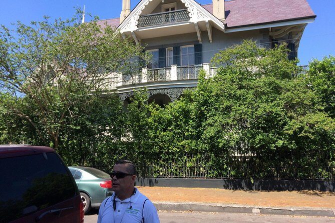 Private Garden District Walking Tour With Lafayette Cemetery No 1 - A Closer Look at the Garden District Private Tour