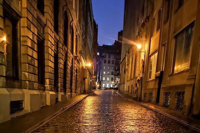 Private Guided Evening Old Montreal Walking Tour with Ruby Roy - A Detailed Look at the Itinerary