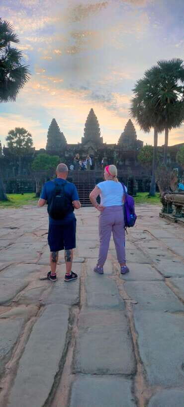 Private Guided Tours From Angkor Wat Sunrise To Banteay Srei - Witnessing the Sunrise at Angkor Wat