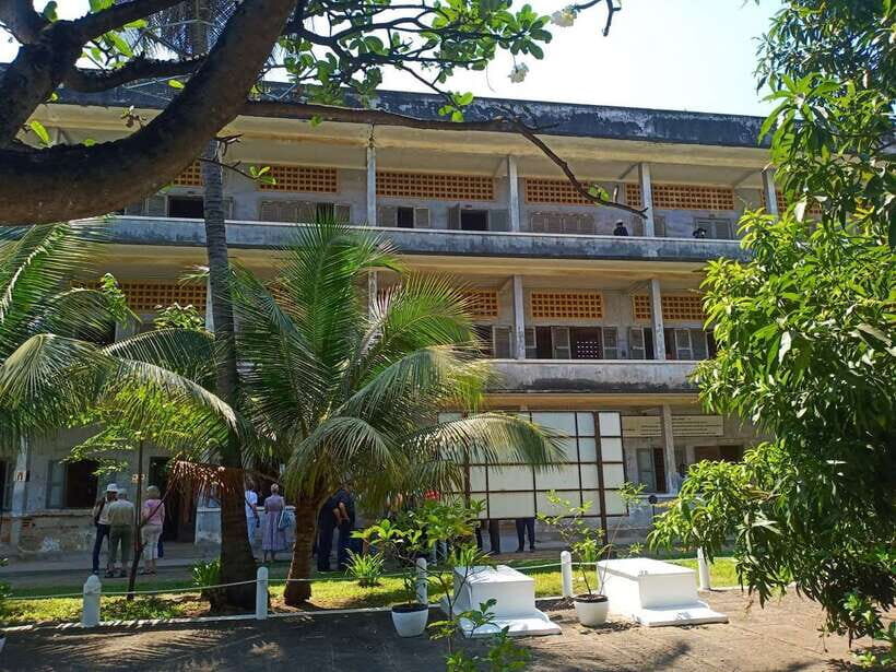 Private Half Day Trip to Genocidal Museum & Killing Field - Overview of the Experience