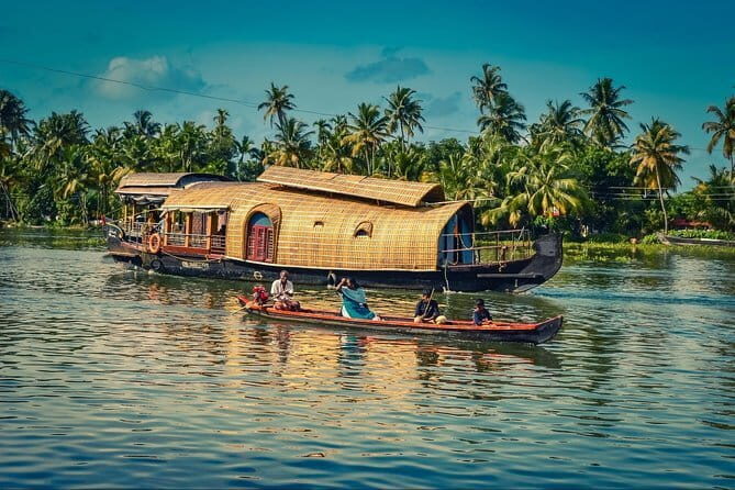 Private Houseboat Backwater Day Cruise tour with Lunch from Cochin - Who Should Consider This Tour?