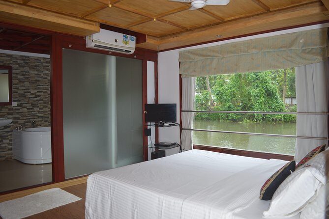 Private luxury Houseboat trip at Alleppy Backwaters. - What Makes This Houseboat Trip Special?