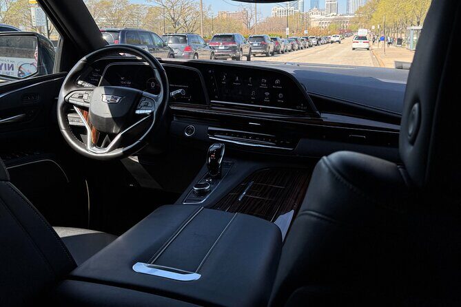 Private SUV Transfer from O'Hare Midway Airport to Chicago - Why Choose This Service Over Other Options?