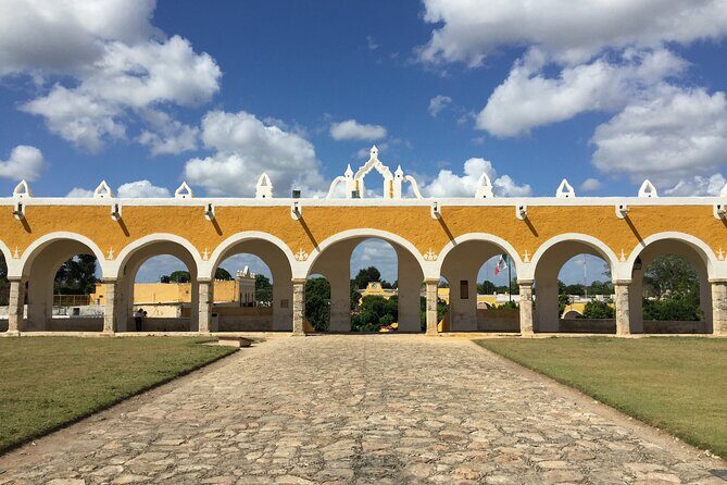 Private Tour Izamal and its ruins plus Mayan Handcraft Workshop - Exploring the Pyramid of Kinich Kak Mó