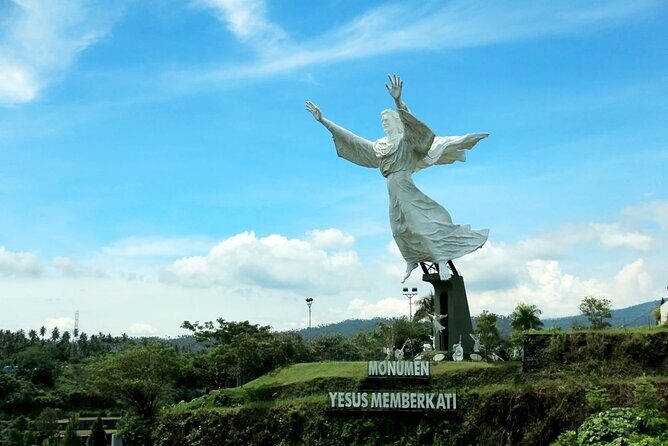 Private tour of Manado and Tomohon including lunch and driver - FAQs