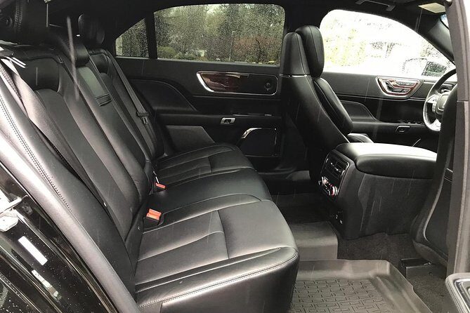 Private Transfer from Vancouver Hotel OR Port to Airport.