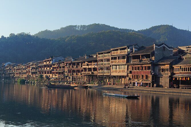 Private Transfer from Zhangjiajie to Fenghuang and stops at Furong old town - Key Points