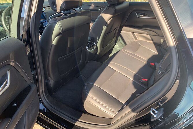 Private Transfer Montreal Airport (YUL) to Montreal Downtown - Max 3 passengers - Who Should Book This Transfer?