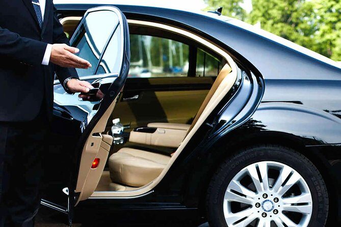 Private Transfer:- Toronto Pearson Airport to Waterloo Black Car Service - Who Is This Service Best For?
