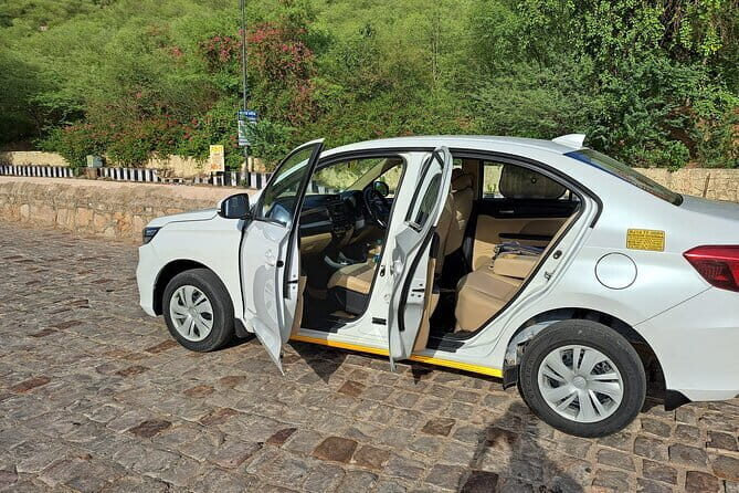 Private Transfers from New Delhi to Agra Hotel / Accommodation - The Practicality of a Private Transfer from Delhi to Agra