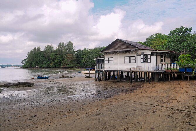 Pulau Ubin. Last Village in Singapore - Pulau Ubin. Last Village in Singapore: A Genuine Escape