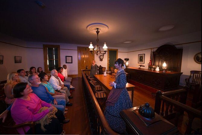 San Diego Ghosts and Gravestones: A Haunted Trolley Tour - Who Will Love This Tour?