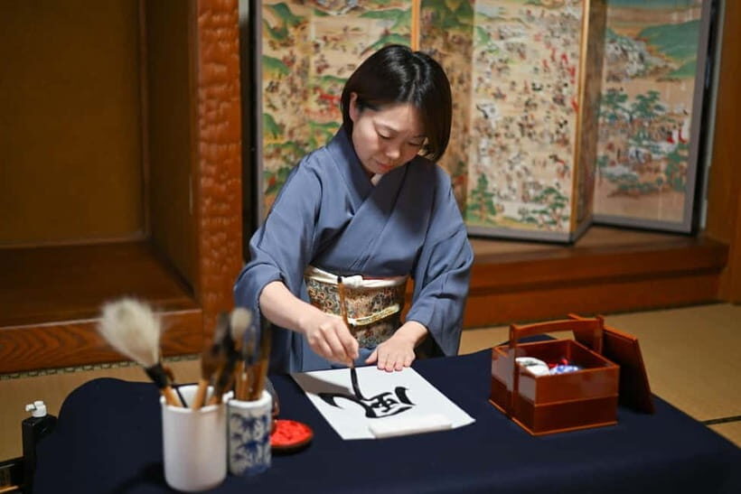 Sekigahara: Calligraphy Workshop with Uchiwa or Sensu - Exploring the Calligraphy Workshop: What Travelers Can Expect