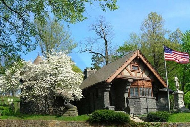 Self-Guided Scavenger Hunt: Huntington A Walk To Remember - Exploring Huntington with the "A Walk To Remember" Scavenger Hunt