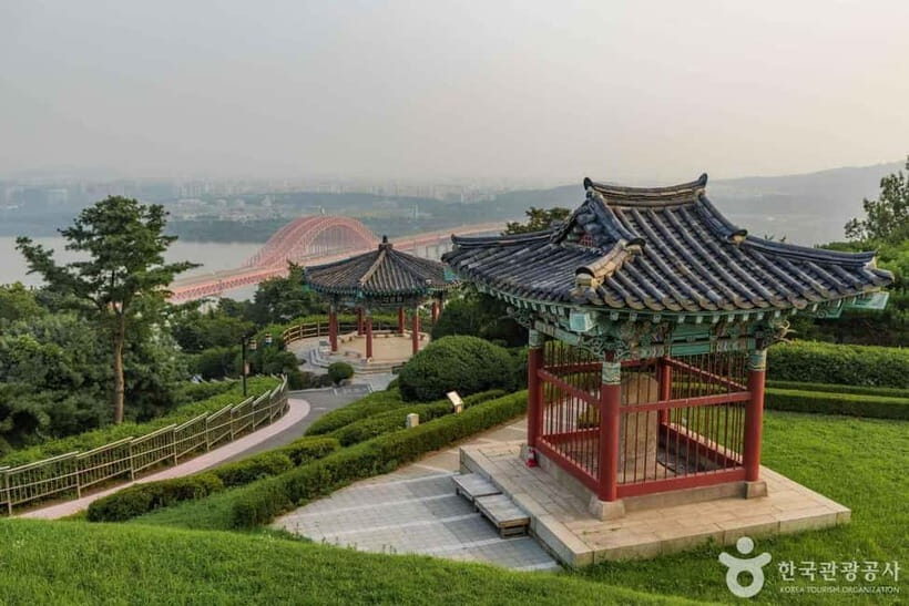 Seoul: Aegibong DMZ & Hanok Scenic/Historical One Day Tour - What Makes This Tour Stand Out