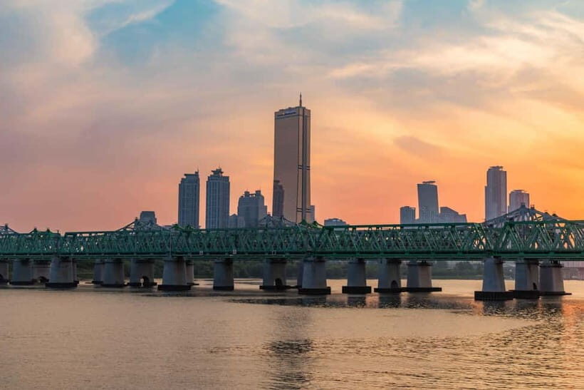 Seoul: Han River Sunset Bike Tour with Rainbow Fountain Show - Key Points