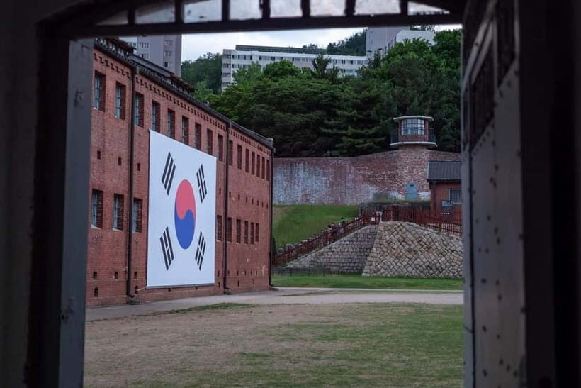 Seoul: Inwangsan mountain Exhuma tour(Feng Shui) - A Closer Look at the Inwangsan Mountain Feng Shui Tour