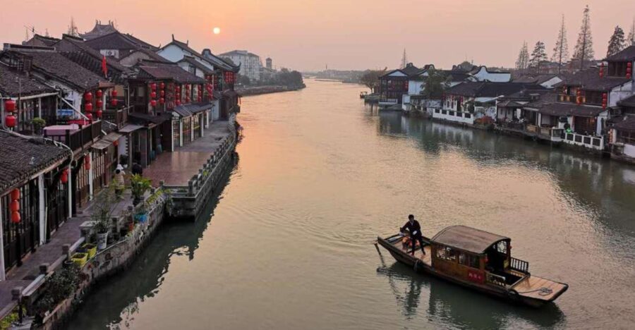 Shanghai Highlights and Zhujiajiao Water Town Private Tour - The Charm of Zhujiajiao Water Town