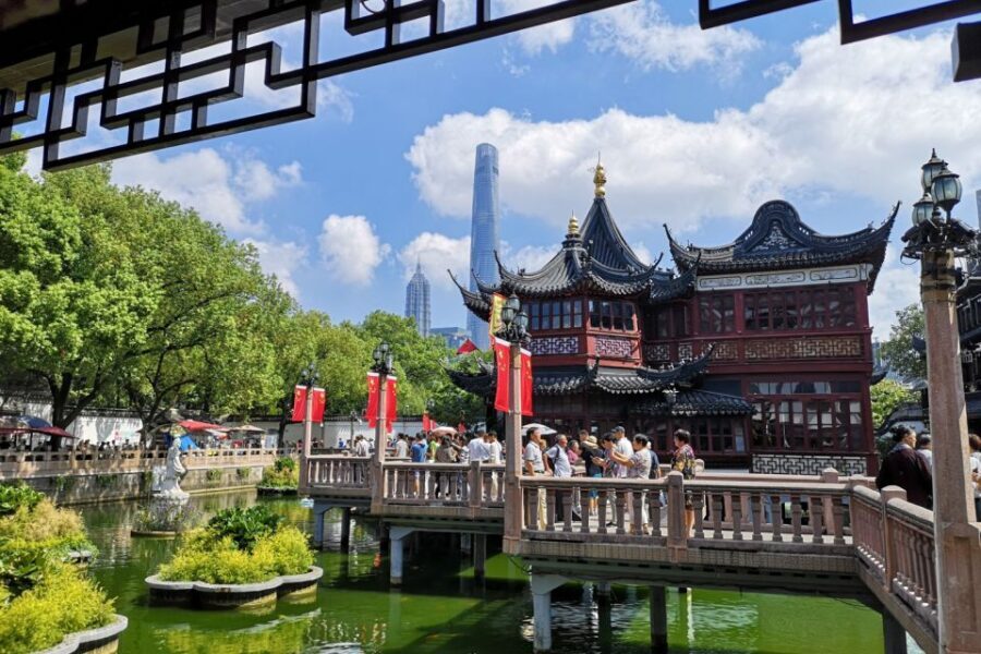 Shanghai: Yu Garden and City God Temple Walking Tour - A Deep Dive into the Tour Experience