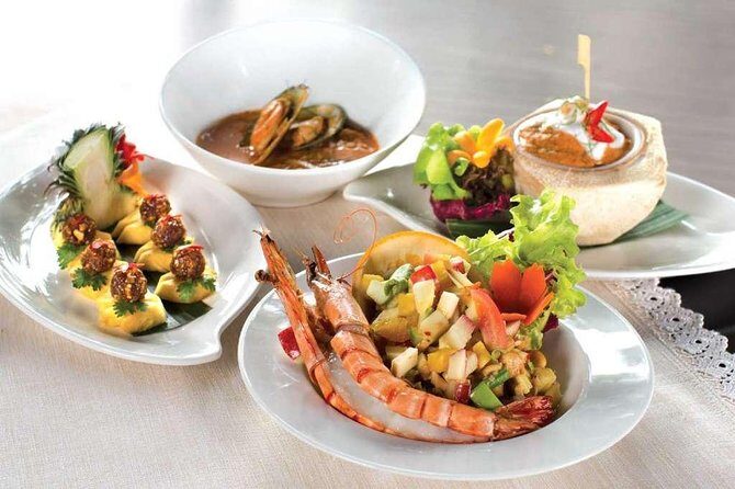 Shangri-La Hotel's Salathip Thai Restaurant Experience - Who Will Love This Experience?