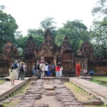 Siem Reap: Banteay Srei and Kbal Spean Day Trip - Transportation and Group Size