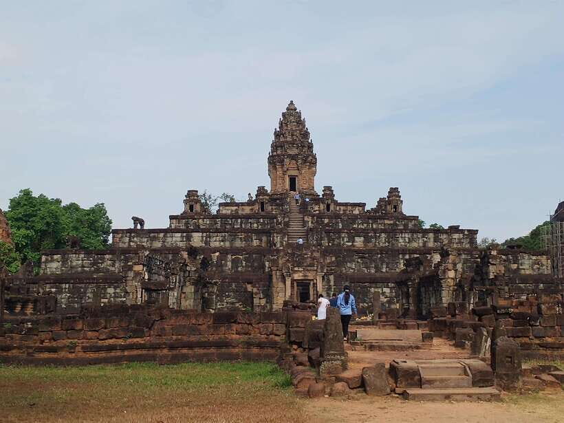 Siem Reap: Rolous Group Temples and Handicraft Center Tour - Diving Into the Itinerary