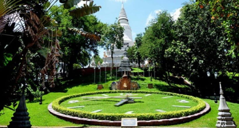 Sightseeing tour in Phnom Penh - Wat Phnom: The Sacred Hilltop Sanctuary