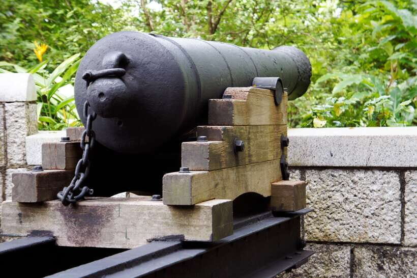 Singapore 2.5-Hour Walking Tour: Graves, Guns & Battles - An In-Depth Look at the Singapore Graves, Guns & Battles Tour