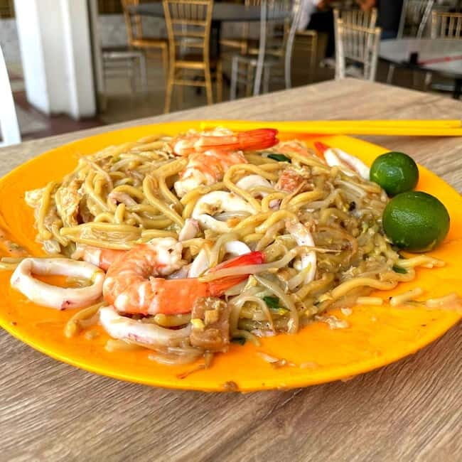 Singapore: Hawker Center Street Food Tour with Guide - A Closer Look at the Tour Experience