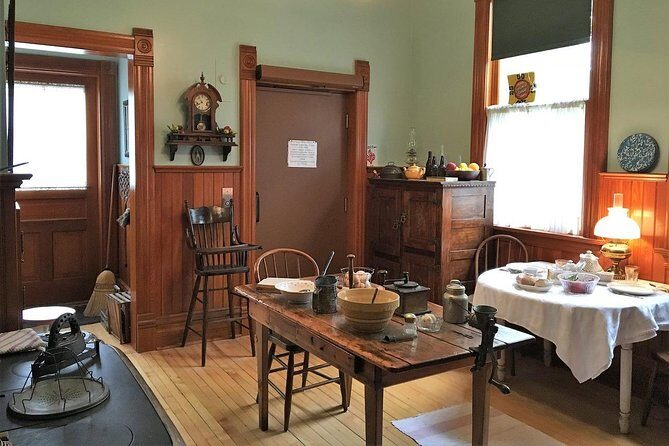 Skip the Line: Public Tour-Adult Admission Ticket (50 mins) - A Deep Dive into the Hemingway Birthplace Tour Experience