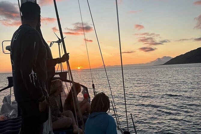 Small Group Waikiki Sunset Sailing Tour - A Deep Dive into the Waikiki Sunset Sailing Experience