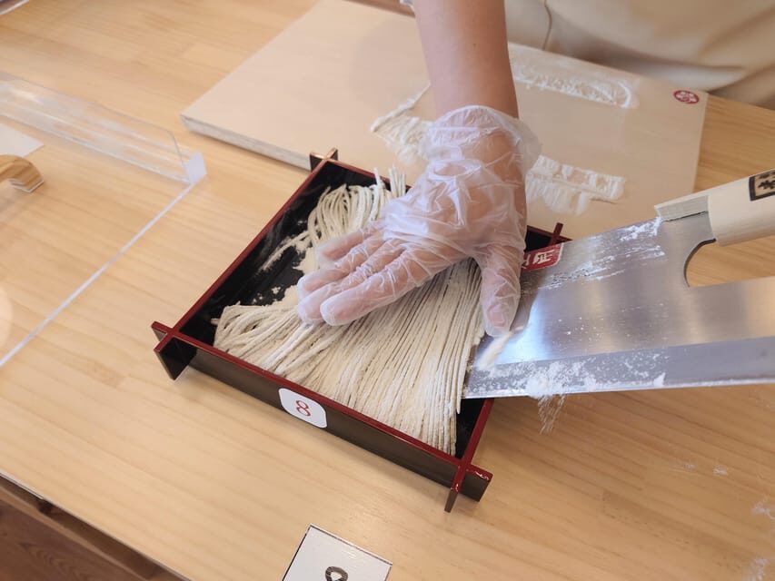 ///Soba Making Experience///Use The BIG Soba-Knife!! - An In-Depth Look at the Soba Making Experience