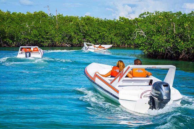Speed boat aventure and snorkel - Navigating the Waters