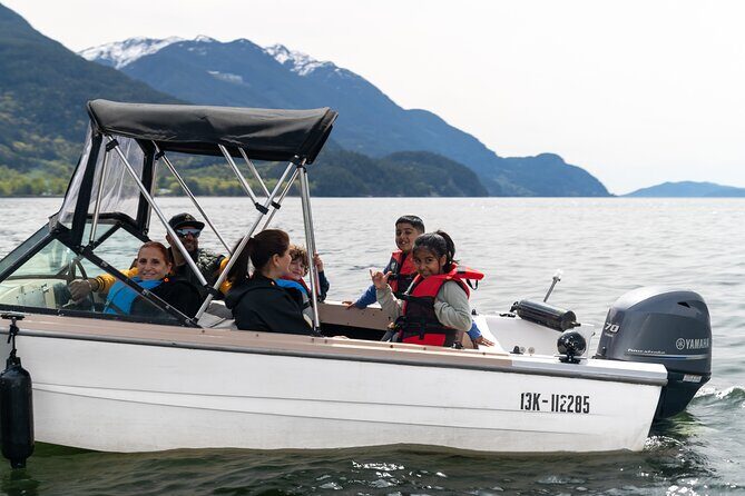 Squamish 4hr Rental 17ft Fiberglass Hourston with 70HP Engine - Who Will Love This Experience?