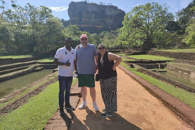 Sri Lanka Driver's and Guide with Luxury Cars - In-Depth Look at the Tour Experience