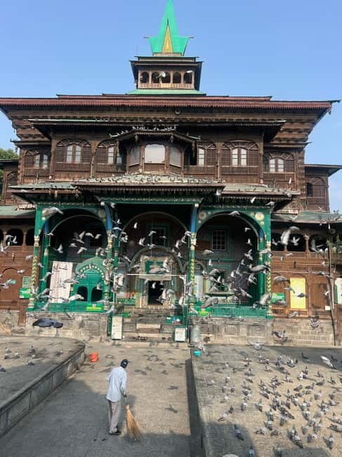 Srinagar Old City Heritage Walking Tour with Kahwa Tea - Summary