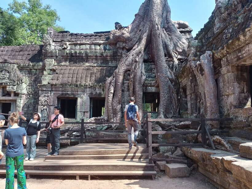 Sun Rise Small Group Day Tour in Temples of Angkor - Detailed Itinerary Breakdown