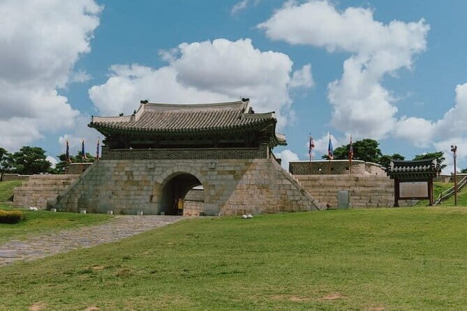 Suwon Hwaseong+Gwangmyeong Cave+Starfield Library from Seoul - Exploring the Historic Charm of Suwon Hwaseong Fortress