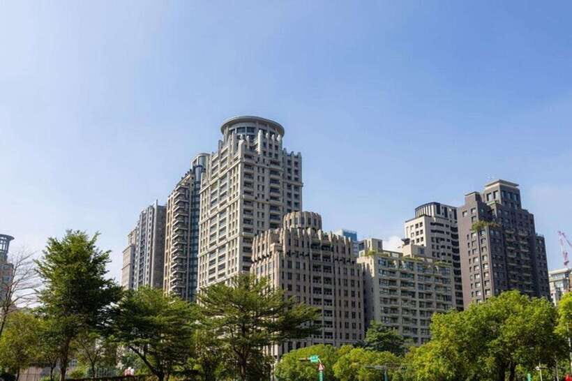 Taichung City: Sightseeing Walking Tour with a Local Guide - A Deep Dive into the Taichung Experience