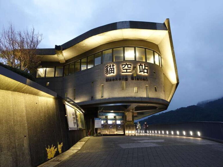 Taipei: Maokong Cable Car Ticket & Combos - A Closer Look at the Maokong Gondola Experience