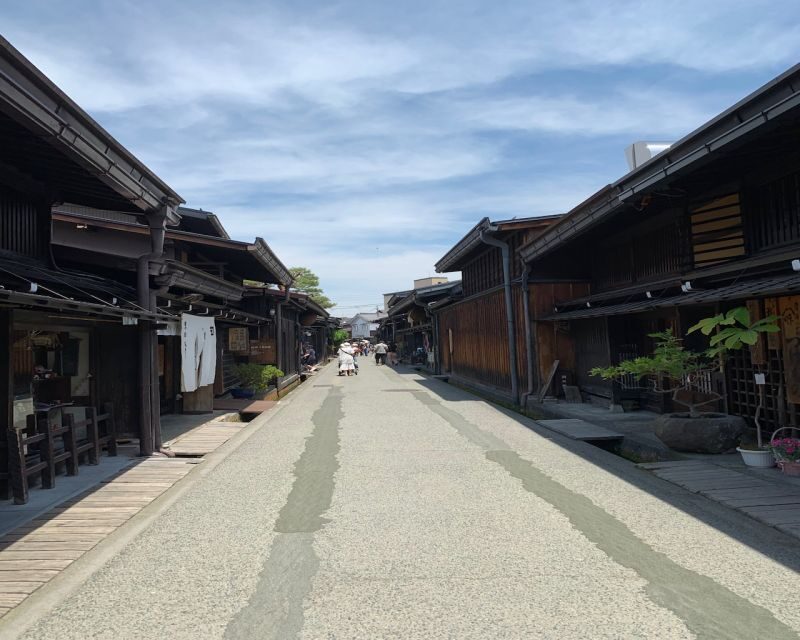 Takayama: Old Town Guided Walking Tour 45min. - Why Choose a Guided Walk Over Solo