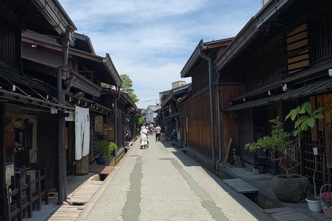 Takayama oldtownship walking tour with local guide. (About 70min) - A Detailed Look at the Tour Experience