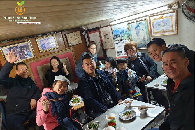 Tasting 8 Different Street Foods + Local Drink at Evening Time by Walking - Exploring Hanoi’s Old Quarter on Foot