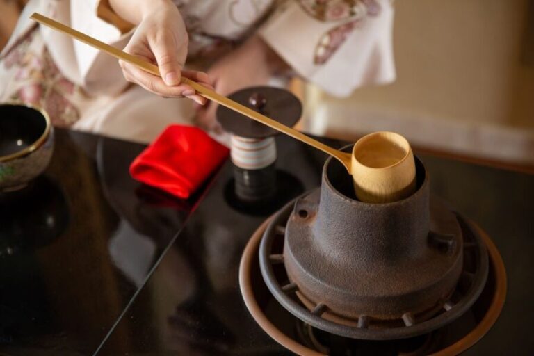 Tea Ceremony experience with simple kimono in Okinawa - An In-Depth Look at the Okinawa Tea Ceremony Experience