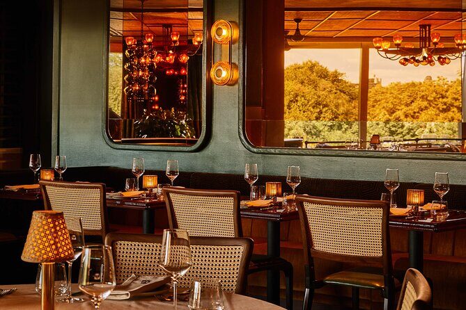 Thanksgiving Parade Indoor Viewing and Brunch Columbus Circle - What the Tour Includes and How It Works